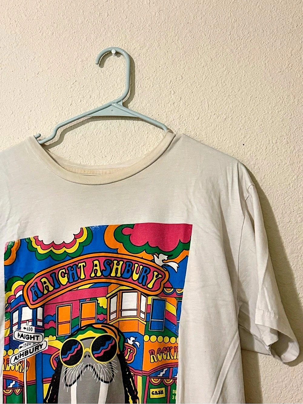 Graphic Short Sleeve Tee in Cream